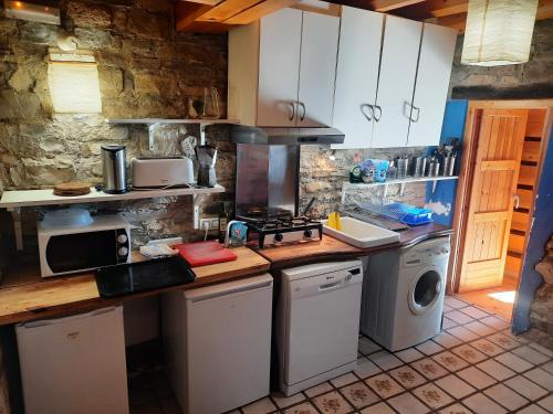virtuve, CASA Guardafuentes de Ordesa in Buerba