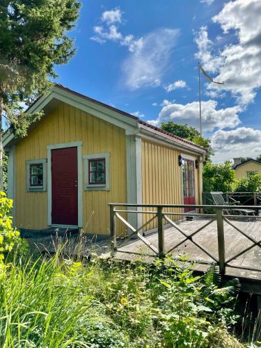 Gästhus med utsikt över Drottningholms slott - Lidingö