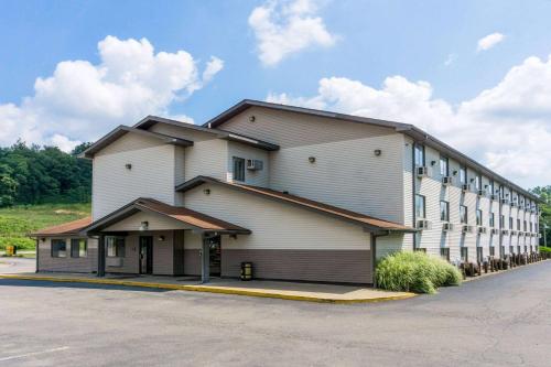 Super 8 by Wyndham Zanesville - Accommodation