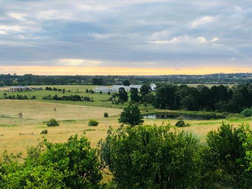 Farmstay on 20 Acres with Amazing views - Narre Warren North