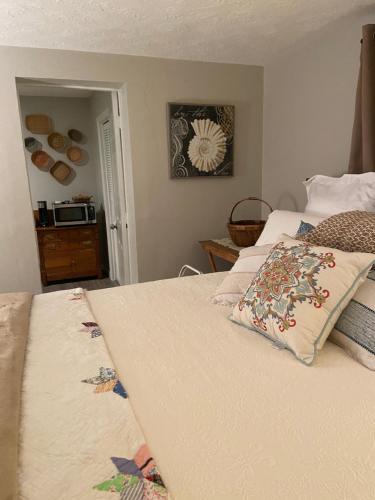 Beautiful 2 Room Suite with Private Bath in Bayonet Point (FL)