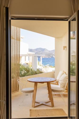White Pebble Suites