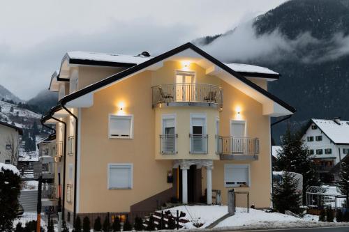 Ferienwohnung Schönblick, Pension in Weissenbach am Lech