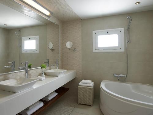 Premium Suite with Sea View image 5