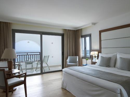 Premium Suite with Sea View image 8