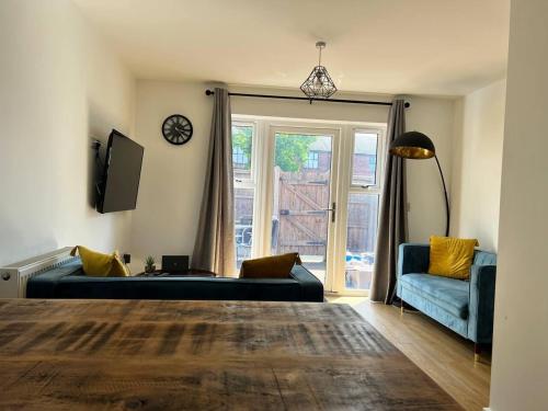 Beautiful 4-Bed House in Lincoln- close to Centre