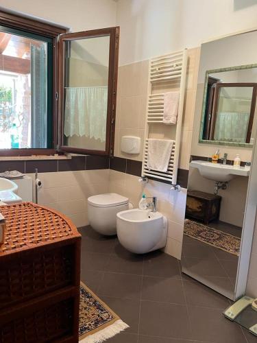 Bathroom, Borgo del Nibbio in Pianola