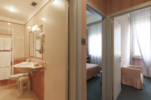 Hotel Esplanade - image 12