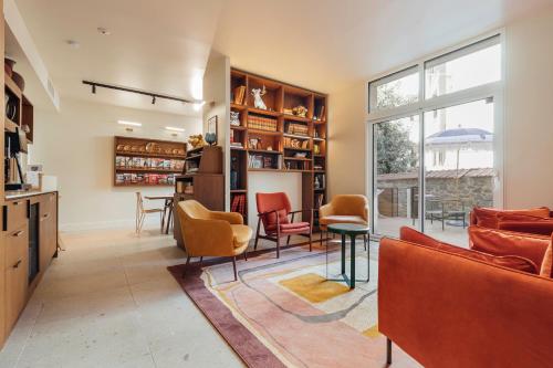 Facilities, La Loge Gogaille - Préfecture near Eglise Saint-Antoine