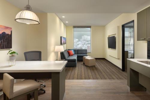 Hyatt House Monterrey Valle San Pedro — Main Photo