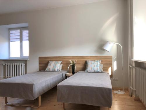 2 twin beds