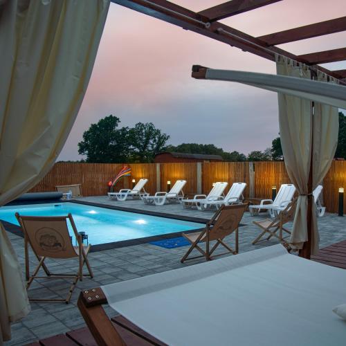 Apartamenty Pod Dębami (Apartamenty Pod Debami) in ซาร์บสค์