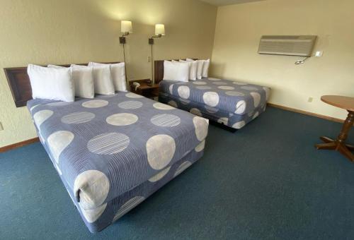 2 double beds