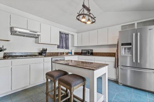 NEW 4BR Single Story_GRILL_Near the beach in Long Beach, USA
