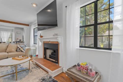 NEW 4BR Single Story_GRILL_Near the beach in Long Beach, USA