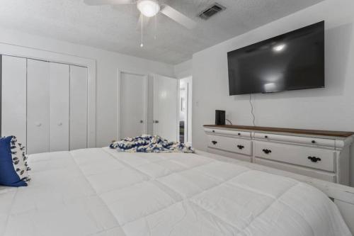 NEW 4BR Single Story_GRILL_Near the beach in Long Beach, USA