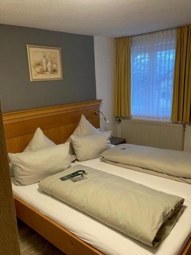 Double Room image 3