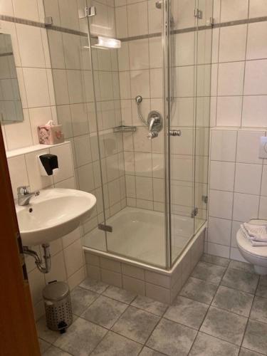 Double Room with Balcony image 2