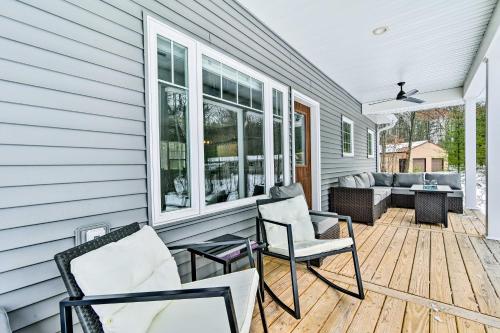 Pet-Friendly Wixom Lake Home with Deck!