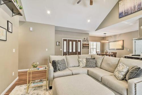 Pet-Friendly Wixom Lake Home with Deck! in Beaverton, USA
