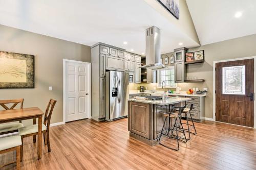 Pet-Friendly Wixom Lake Home with Deck! in Beaverton, USA