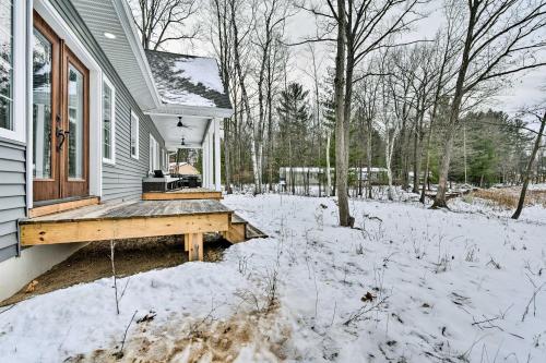 Pet-Friendly Wixom Lake Home with Deck!