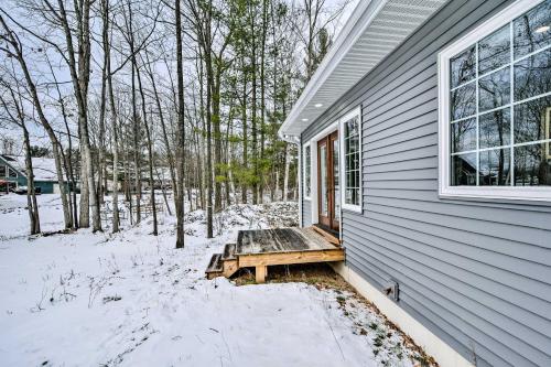 Pet-Friendly Wixom Lake Home with Deck!