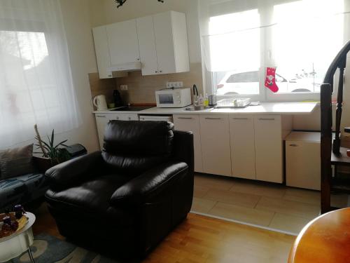 Kitchen, Zsuzsanna Vendeghaz in Gyomaendrod
