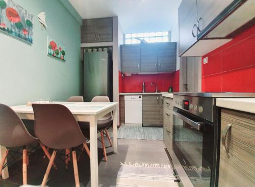 Ilias' cosy and relaxing apartment, Athens (photo 9)
