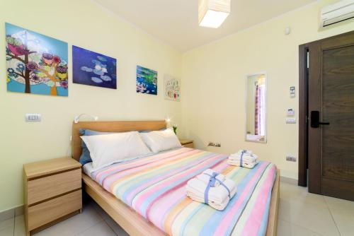 Standard King Room image 8
