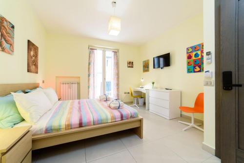 Large Double Room image 7