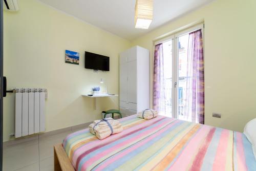 Standard King Room image 7