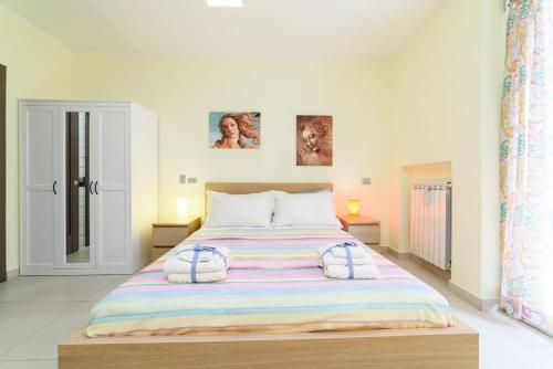 Large Double Room image 9