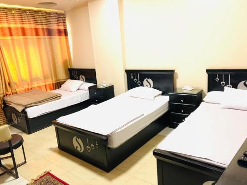 3 twin beds
