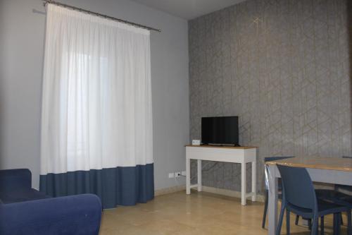 Deluxe Suite image 7