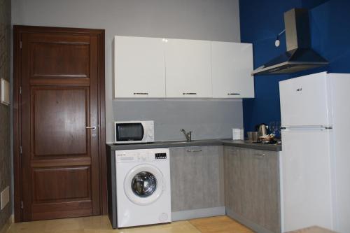 Deluxe Suite image 5