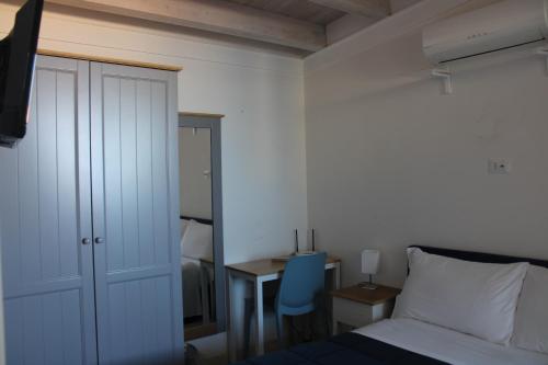 Double Room with Terrace image 7