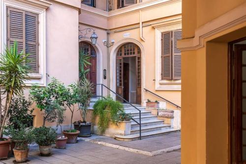 [Heart of Rome]-Napoleone Apartment-10 to Colosseo, Rome (photo 7)