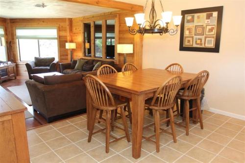 Seven Springs 1 Bedroom Premium Condo, Ski In Ski Out condo in Champion, USA
