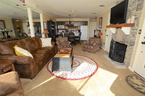 Seven Springs 1 Bedroom Premium Condo, Ski In Ski Out condo in Champion, USA