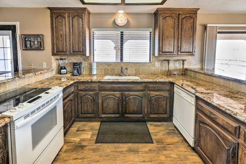 Home with Pool and Spa - 5 Mi to Laughlin Casinos! - image 11