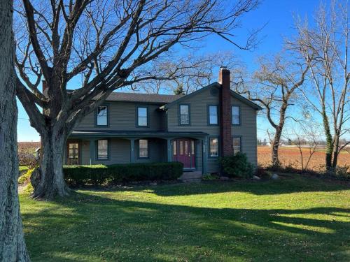 . Spacious 5 BR Home w/ Hot Tub