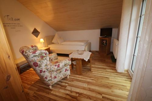 松呐黒木膳食公寓酒店