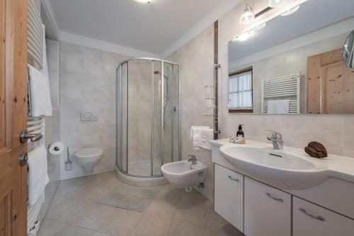 2 bedrooms, 5 beds