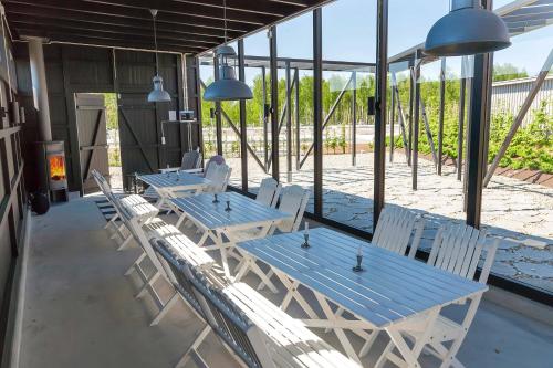 Mysigt hus med kamin och pool in Torekov