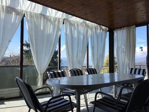 Balkon/terasa, Il Bell'Ovile, bellissima villa nel verde, con privacy garantita in Novaggio
