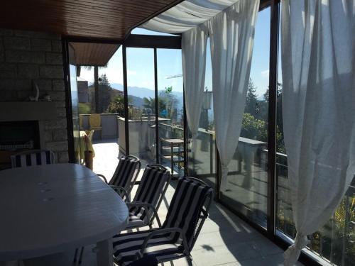Balkon/terasa, Il Bell'Ovile, bellissima villa nel verde, con privacy garantita in Novaggio