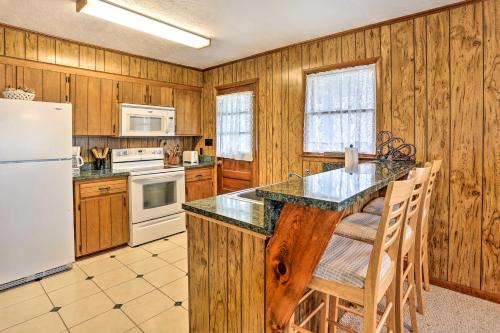 House with Fenced Yard and Shared Pier on Lake Waccamaw - image 10