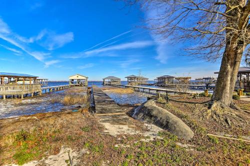 Lake Waccamaw Home with Fenced Yard and Shared Pier!