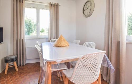 virtuve, 3 Bedroom Lovely Home In Saint-Aubin-Sur-Mer in Saint Aubin Sur Mer (Haute-Normandie)